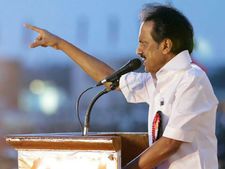  தமிழகத்தில் ஜனநாயகம் நோயாளியாக உள்ளது... புதுக்கோட்டை கண்டன கூட்டத்தில் ஸ்டாலின் காட்டம் 