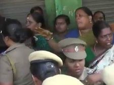 நாகர்கோவிலில் டாஸ்மாக் கடைக்கு பூட்டு போட்ட பொதுமக்கள்- அதிர்ச்சியில் அதிகாரிகள்!