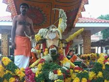 மரணித்த பட்டத்து மாடு.. ஊரே கூடி கண்ணீர் அஞ்சலி செலுத்தி நெகிழ்ச்சி!