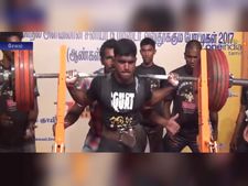 சேலத்தில் பளு தூக்கும் போட்டி.. 50க்கும் மேற்பட்டோர் திறனை காண்பித்து அசத்தல்: வீடியோ 