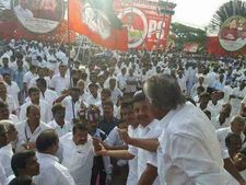 ஓ.பி.எஸ் பங்கேற்ற கோவை கூட்டத்தில் கே.பி.முனுசாமி-கண்ணப்பன் நடுவே மோதலா?
