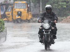 நள்ளிரவிலும் தொடர்ந்த மழை.. மகிழ்ச்சியில் சென்னை வாசிகள்!