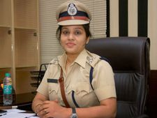 ரூபா பணியிட மாற்றம் செய்யப்பட்டதற்கு எதிர்ப்பு.. பெங்களூர் சிறைக்குள் கைதிகள் போராட்டம்