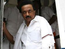 நீட் தேர்வில் குதிரை பேர ஆட்சி இரட்டை வேடம் போடுகிறது- ஸ்டாலின் குற்றச்சாட்டு 