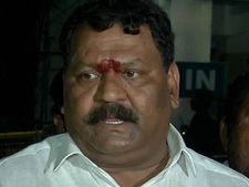 மானமும், கட்சியும் தான் பெரிது என்பதை எம்எல்ஏக்கள் உணர வேண்டும்... ஓம் சக்தி சேகர் பொளேர்!
