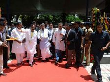  பெங்களூருவில் இந்திரா கேண்டீன் திறந்து வைத்த ராகுல் காந்தி 
