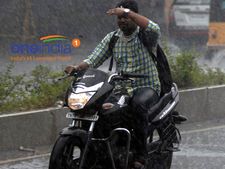 திருவாரூர் சுற்றுவட்டாரப் பகுதிகளில் வெளுத்து வாங்கிய மழை.. மகிழ்ச்சியில் திளைத்த மக்கள்! 