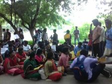  அனிதாவுக்கு நீதி கோரி 6-வது நாளாக தொடரும் போராட்டம்... களத்தில் குதித்த பள்ளி மாணவர்கள்! 