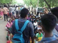அனிதா மரணத்துக்கு நீதி கேட்டு தொடரும் போராட்டம் 