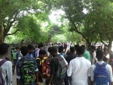 அனிதா மரணத்திற்கு நீதி கேட்டு திருச்சியில் மாணவர்கள் பேரணி 