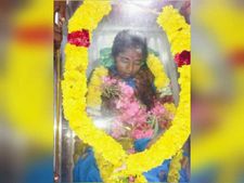  அனிதா உடலை வாங்க தந்தை மறுப்பு... தன்னை மிரட்டி கையெழுத்து வாங்கியதாக போலீஸ் மீது புகார் 