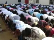 நாளை பக்ரீத்: திருப்பூரில் சிறப்பு தொழுகை நடத்திய இஸ்லாமியர்கள்- வீடியோ 