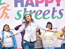 பிசி சாலையில் விளையாட்டு... தூத்துக்குடியில் மக்கள் உற்சாகம் 