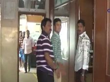 கரூரில் தொடரும் ஐடி ரெய்டு -  ரூ. 50  கோடி பினாமி சொத்து சிக்கியது - வீடியோ