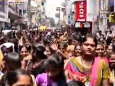 ஸ்தம்பித்தது புதுவை.. ஆயிரக்கணக்கானோர் திரண்டு மாபெரும்  ஆளுநர் மாளிகை முற்றுகை! 