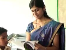  டீச்சர் வராட்டி என்ன.. நான் பாடம் எடுக்கிறேன்.. அதிரடி சேலம் கலெக்டர் ரோகிணி! 