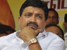 அரசியல்வாதியாக இருக்க வெட்கப்படுகிறேன்.. திமுக எம்எல்ஏ வேதனை 