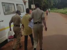  இரண்டரை வயது சிறுமியை பலாத்காரம் செய்து எரித்து கொல்ல முயன்ற கொடூரன்!