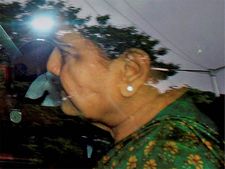 பரோல் காலம் முடிந்தது.. பெங்களூர் சிறைக்கு திரும்பினார் சசிகலா 