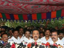 திமுக ஆட்சியில் மதுரை விமான நிலையத்திற்கு தேவர் பெயர் சூட்டுவோம் - ஸ்டாலின் உறுதி