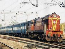 சேரன் எக்ஸ்பிரஸ் ரயிலில் இருந்து ஈஷா தியான லிங்க இலச்சினை நீக்கம்.. தெற்கு ரயில்வே நடவடிக்கை 