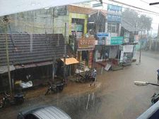 தொடர்மழையால் இயல்பு வாழ்க்கை முடங்கியது... கன்னியாகுமரியில் நாளை பள்ளி, கல்லூரிகளுக்கு விடுமுறை! 
