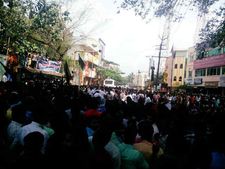 ஓகியில் சிக்கிய மீனவர்களை மீட்க கோரி கிளர்ச்சி- குளச்சல் போராட்டம் வாபஸ் 