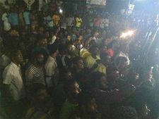 ஓகி புயலில் சிக்கியவர்களை மீட்கக் கோரி சென்னையில் மீனவர்கள் போர்க்கோலம்- மீண்டும் மெரினா எழுச்சி? 