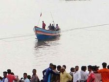 கடலில் தவித்த  தமிழக மீனவர்கள் 18 நாட்களுக்கு பிறகு மீட்பு: மீட்டது யார் தெரியுமா ? 