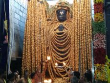 அனுமன் ஜெயந்தி கோலாகலம்: நாமக்கல் ஆஞ்சநேயருக்கு 1,00008 வடை மாலை அலங்காரம்