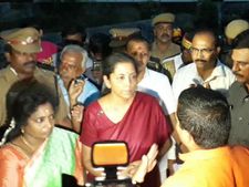 கன்னியாகுமரி: 8 கிராமங்களின் 254 மீன்பிடி படகுகள் கரைக்கு திரும்பவில்லை- நிர்மலா சீதாராமனிடம் மனு