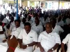 அதிகாரிகள் எஸ்கேப்.. கூட்டத்தை ஒத்தி வைத்த விவசாயிகள்! 