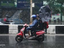 சென்னையில் பல பகுதிகளில் மழை.. போக்குவரத்து பாதிப்பு! 