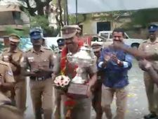 சிறந்த காவல்நிலைய விருதை தட்டி வந்த ஆய்வாளர் ஜோதி... கோவையில் உற்சாக வரவேற்பு! 