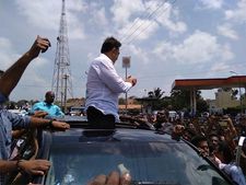 அரசியல் கூட்டமாக இருந்தாலும் கமல் ரசிகர்கள் கட்டுக்கோப்பாக உள்ளனரே.. அடடே 