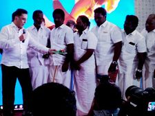 பத்திரிகையாளர்கள் முன்னிலையில் மீனவர் பிரதிநிதிகளுடன் கமல் சந்திப்பு 