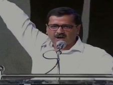 திமுக, அதிமுகவை வீசி எறிந்து கமலுக்கு  வாக்களிக்க தமிழகம் தயாராகிவிட்டது: கேஜ்ரிவால் ஆவேசம்