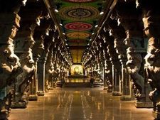 மீனாட்சி அம்மன் கோவிலில் தீ விபத்தில் கருகிய ஆயிரங்கால் மண்டபம்  - செத்து மடிந்த புறாக்கள் 