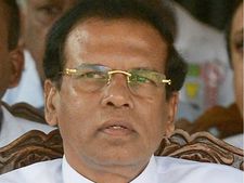 தமிழர் கழுத்தை அறுப்பேன் என மிரட்டிய சிங்கள ராணுவ அதிகாரியை சஸ்பென்ட் செய்வதா? சிறிசேன பாய்ச்சல் 