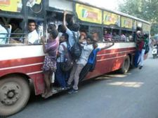 அரசு பேருந்தில் சென்ற பள்ளி மாணவன் தவறி விழுந்து பலி.. திருத்தணி அருகே சோகம் 