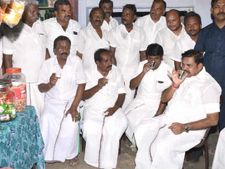 டீ ரொம்ப நல்லா இருந்துச்சு.. சேலம் அருகே தேனீர் கடையில் டீ குடித்து பாராட்டிய எடப்பாடியார் 