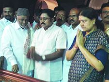 நடராஜனுக்கு ஓபிஎஸ், ஈபிஎஸ் இரங்கல் தெரிவிக்காதது வேதனையளிக்கிறது... காதர் மொகிதீன்! 