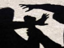 கடலூர் அருகே பயங்கரம்: வீட்டுமனை பிரச்சனை காரணமாக மூதாட்டி அடித்து கொலை - 2 பேர் படுகாயம்