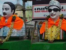 நாமக்கலில் பெரியார், அண்ணா, எம்.ஜி.ஆர். சிலைகளுக்கு  காவி உடை அணிவிப்பு.. போலீஸ் விசாரணை 