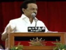வெற்றிடம் உருவானால் உடனே நிரப்பப்பட்டு விடும் என்பது அறிவியல்- ரஜினி மீது ஸ்டாலின் பாய்ச்சல் 