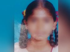 ஹால்டிக்கெட்டை கிழித்து போட்டு காதலிக்க வற்புறுத்திய மாணவன்... மனமுடைந்த +2 மாணவி தற்கொலை! 