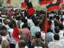 திருவள்ளூர் மாவட்டத்திற்கு ஆய்வுக்கு வரும் ஆளுநருக்கு கருப்புக் கொடி காட்டிய திமுகவினர் 