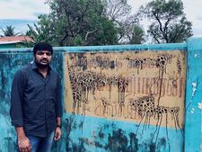 பிக் பாஸ் பங்காளிகள் யாழ். திடீர் பயணம்! பிரபாகரன் இல்லத்தில் நடிகர் சதீஷ்!! 