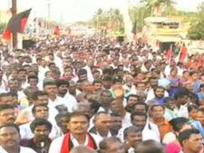 ஸ்டெர்லைட்டுக்கு எதிராக தூத்துக்குடியில் திமுகவினர் ஆர்ப்பாட்டம்... 5,000 பேர் பங்கேற்பு 