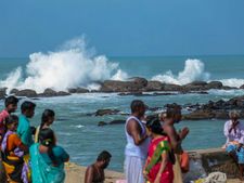  கன்னியாகுமரி: கடல்சீற்றத்தால் 18 கிராமங்கள் பாதிப்பு-ராட்சஅலையில் தரைமட்டமான வீடுகள் -மக்கள் பீதி 